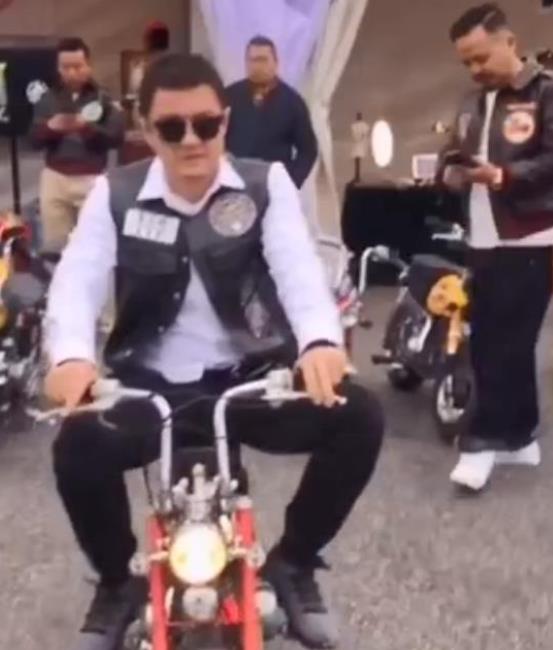 胖达美妆所|李亚鹏撇清跟兄弟堂关系,闭口不谈照片来源,赤脚干农活享受生活