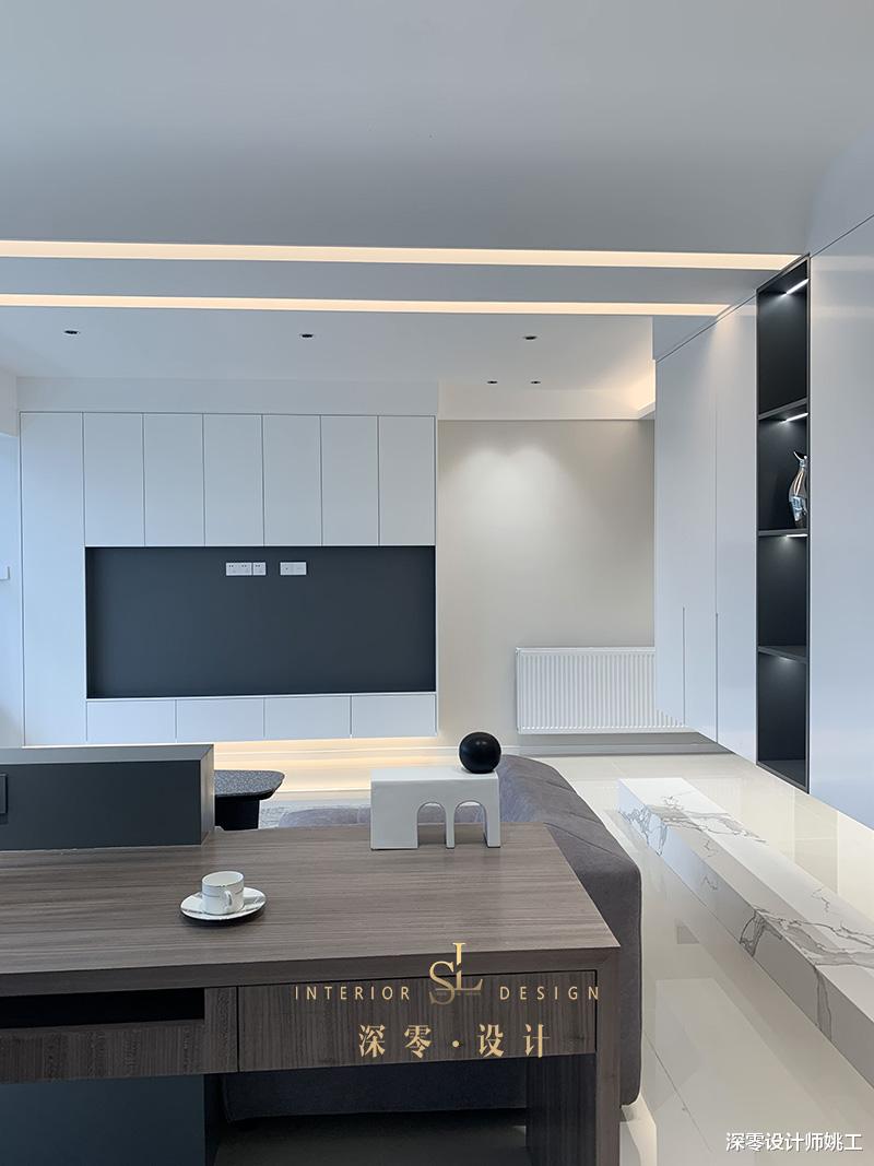 横梁即便不拆不砸，也能藏起来，个人建议第3种法子，省钱又美观