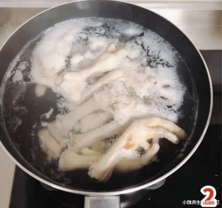 鸡爪|冬补三九，常给家人喝这汤，滋补又去燥，营养极高，身体更舒坦