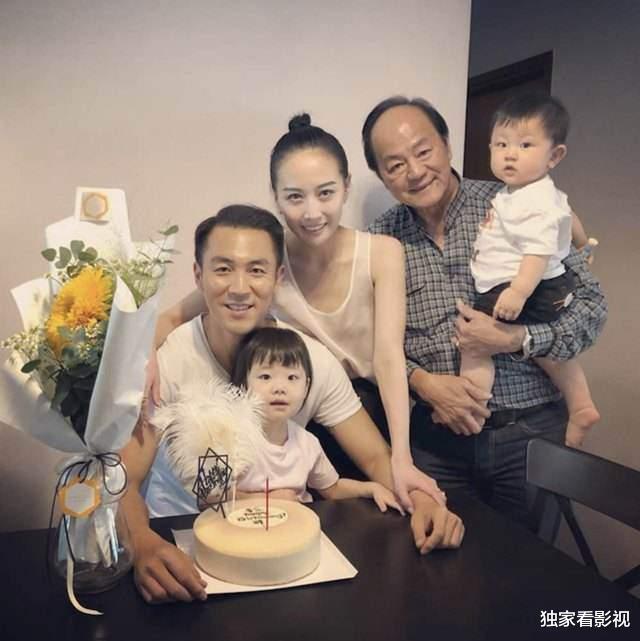 谭俊彦|颁奖典礼成撒糖现场:陈自瑶感谢家人,视帝告白爱妻,姜丽文公开催婚