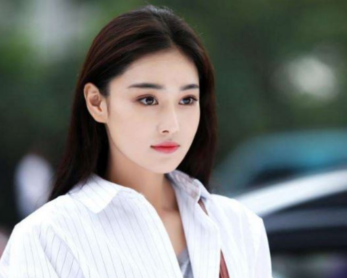 张馨予|看张馨予十年前旧照,才懂得啥叫婚姻改变命运,一手烂牌打出王炸