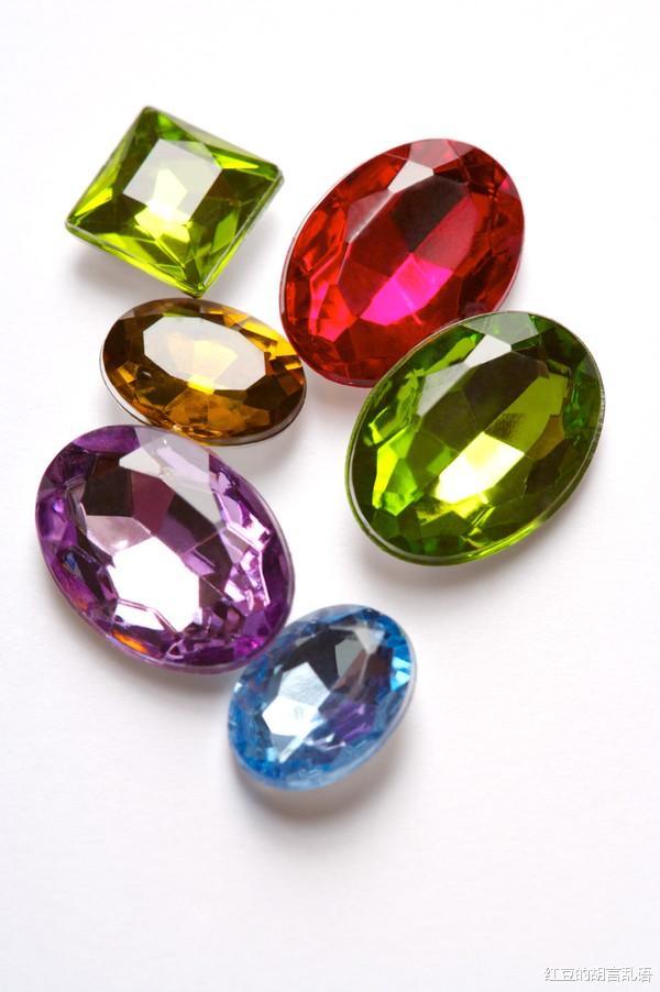 恐龙 宝石的美一直根植于人类的灵魂，让你一见倾心的宝石是哪个？
