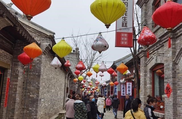 古镇 河南一“亲民”人造古镇火了,斥资50亿打造,游客:来得值