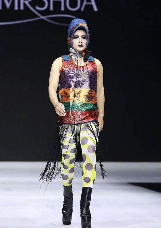 陈志朋|陈志朋直播卖草莓，直接和网友对骂：买不起就不要说话，太嚣张了