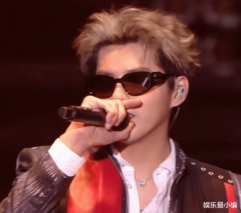 吴亦凡|吴亦凡厂牌新歌首唱，直接把赛车搬到了舞台，演出状态不受风波影响