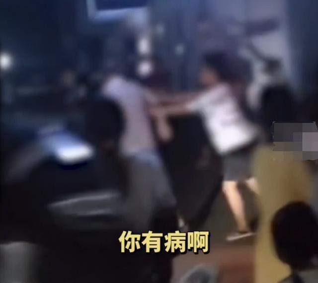 小小星座解说屋|浙江一母亲带儿到足浴店捉奸被丈夫一脚踹倒！儿子怒吼：你有病