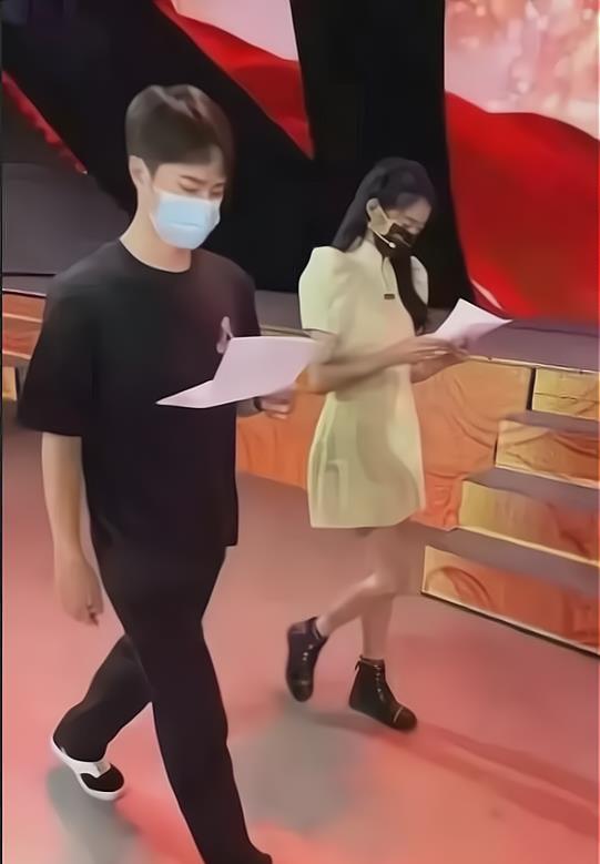 王一博|流量明星翻篇?网曝王一博新剧被换成欧豪,也不具备主持人资格证