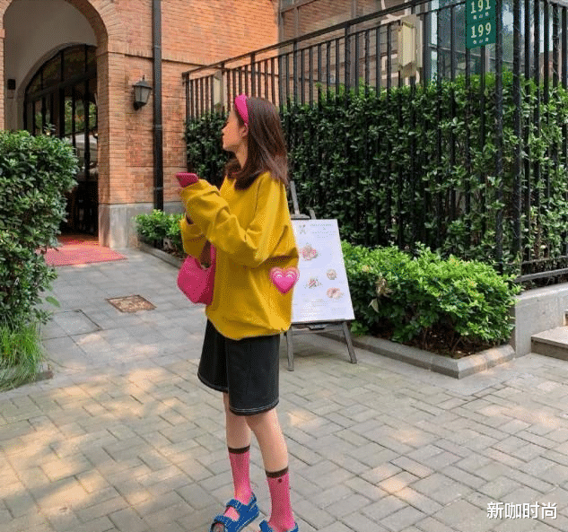 新咖时尚|“撞色时尚”怎么玩才高级？跟着张蕾学搭配，40岁也能美出圈！