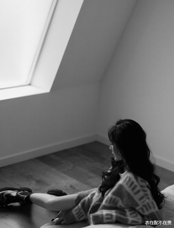 衣在配不在贵|杨幂私服挺舍得破费，穿的针织衫1万5一条，但百元短裤却很接地气