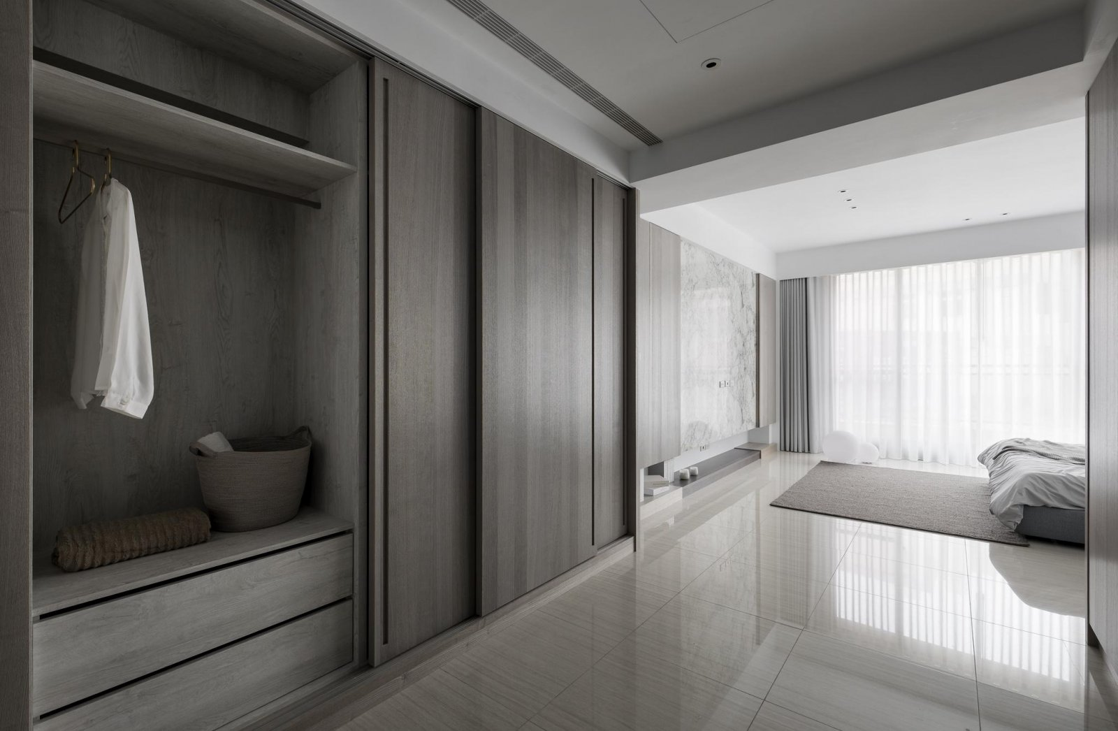 衣柜颜色和款式同样重要，选对颜色更高档，衣柜也能实用又美观