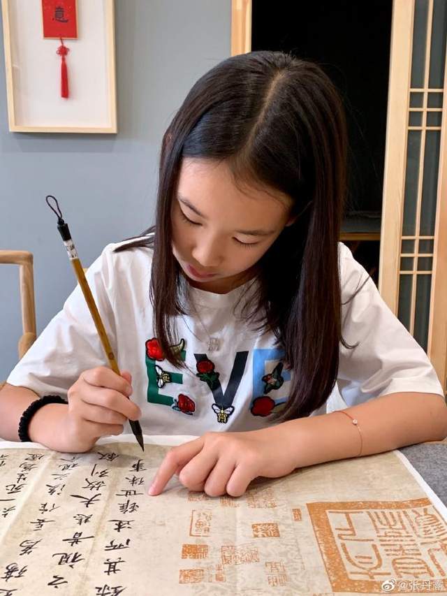 赵文卓|14岁赵紫阳宿舍独自庆生，远赴瑞士求学一年88万，长相神似赵文卓