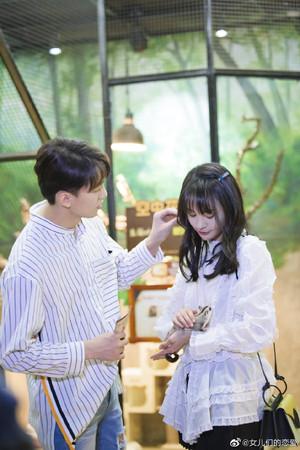 郑爽|疑似郑爽小号突PO马赛克照片！网放大看 狂猜张恒不雅床照