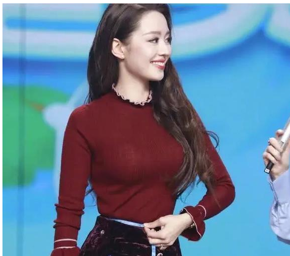 扎心|郎朗妻子“真人”长啥样？路人镜头展现真实颜值，网友;太扎心