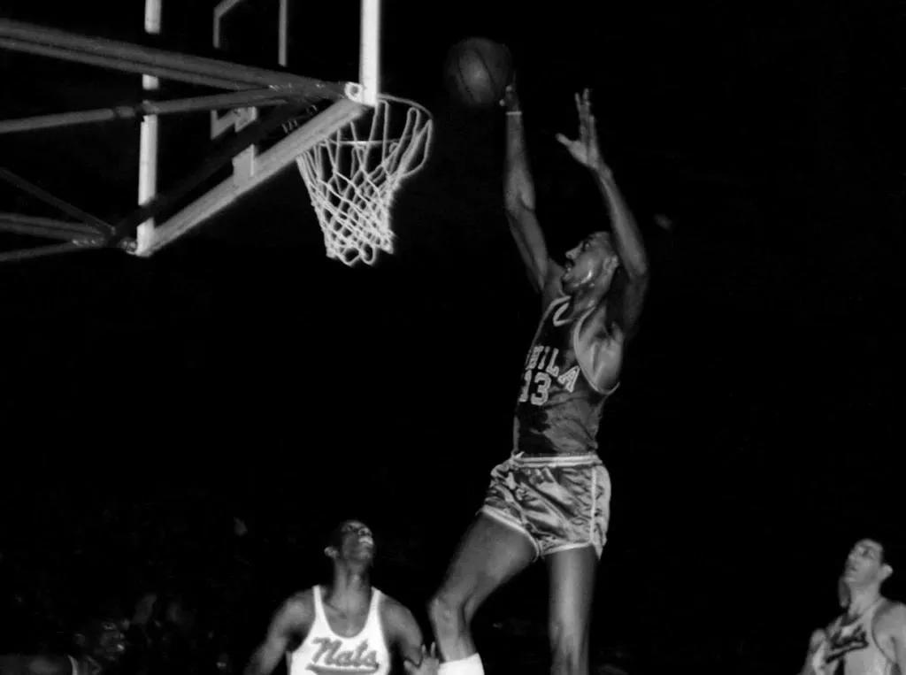 張伯倫|美媒列出了聯(lián)盟歷史上50個(gè)單月場(chǎng)均得分最高的完整列表，現(xiàn)役三人