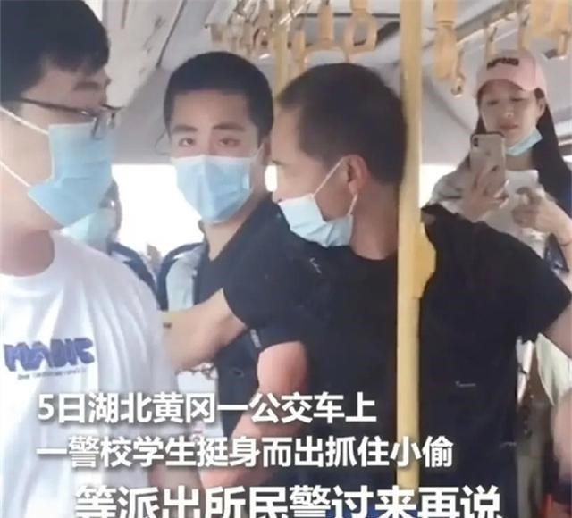 警察|公交车上警校学生抓小偷，一声怒吼走红，网友：行走的招生简章！
