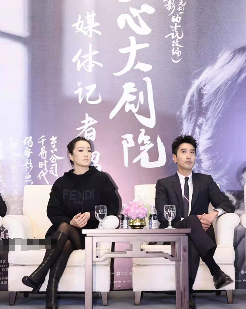 时尚风行派 巩俐终于换口红了!穿5千多卫衣气场全开,笑出21颗牙不怕毁形象