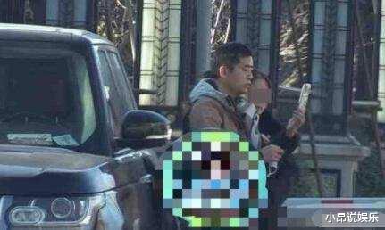 李湘|李湘意中人现身？两人全身穿满名牌很显眼，互动自然共同进出酒店