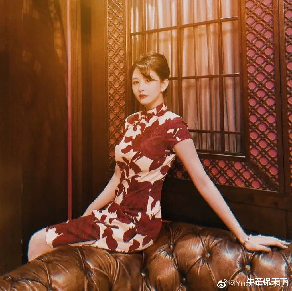 张艺兴|邱淑贞最美女儿这是整容了？脸突然僵成蜡像