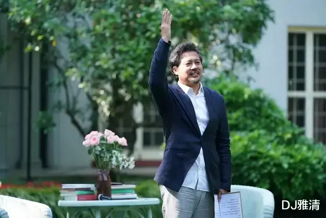 王菲|68岁龚雪80岁达式常近照曝光,老艺术家们神采奕奕,65岁奚美娟真漂亮