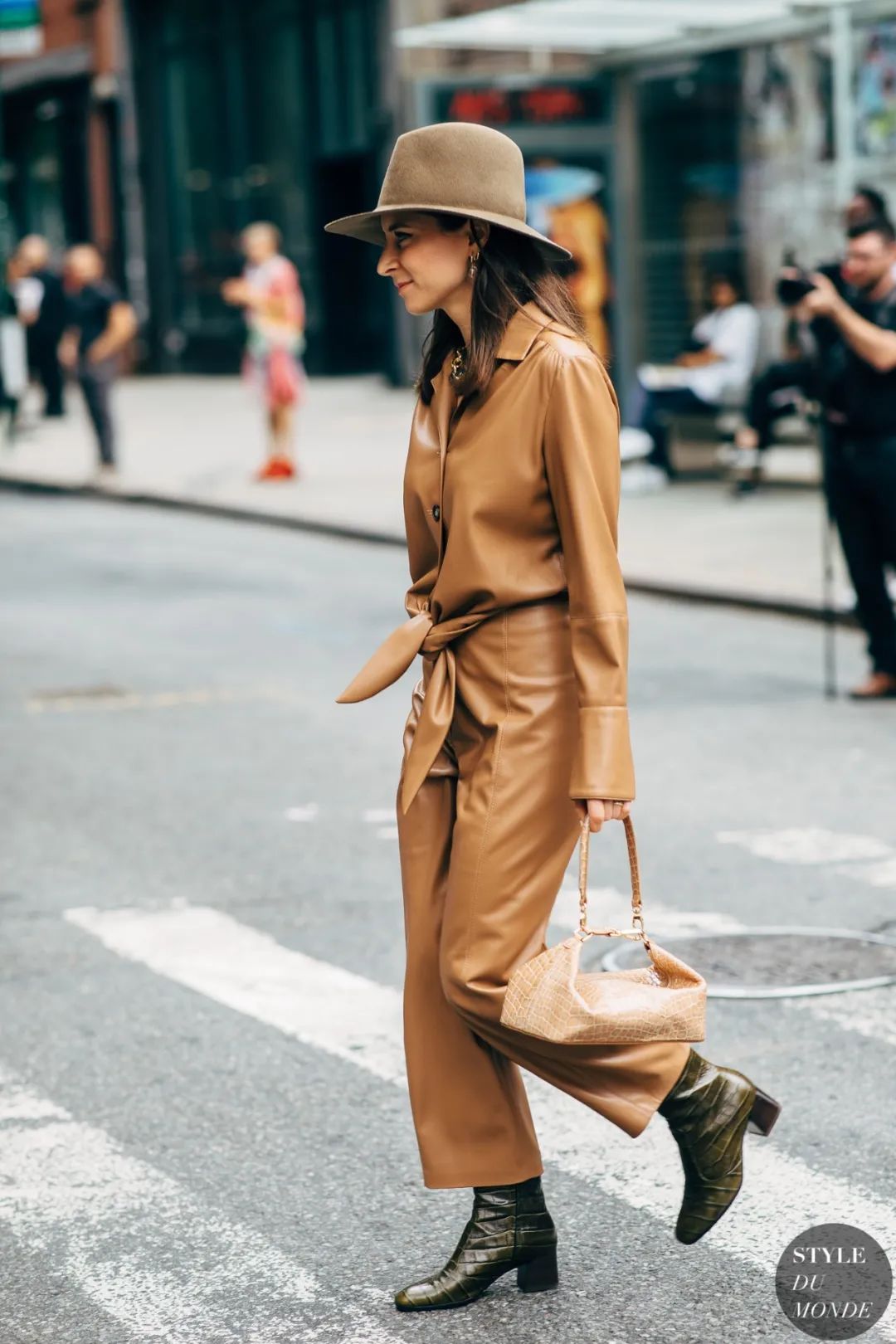 FashionWeek 如何实现一衣多穿？你只需要件衬衫