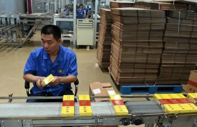 内卷|名校生争当流水线操作工，高学历就业多内卷？“体制人”乐在其中