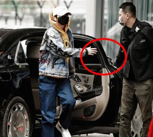 鹿晗|鹿晗回北京老宅，下车姿势独一无二，总算知道为何叫“京城鹿少”