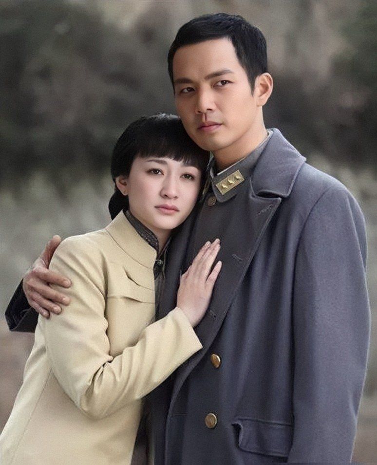 李小冉|李小冉穿“3D透视裙”，身材清晰可见，和钟汉良吻戏曝光？