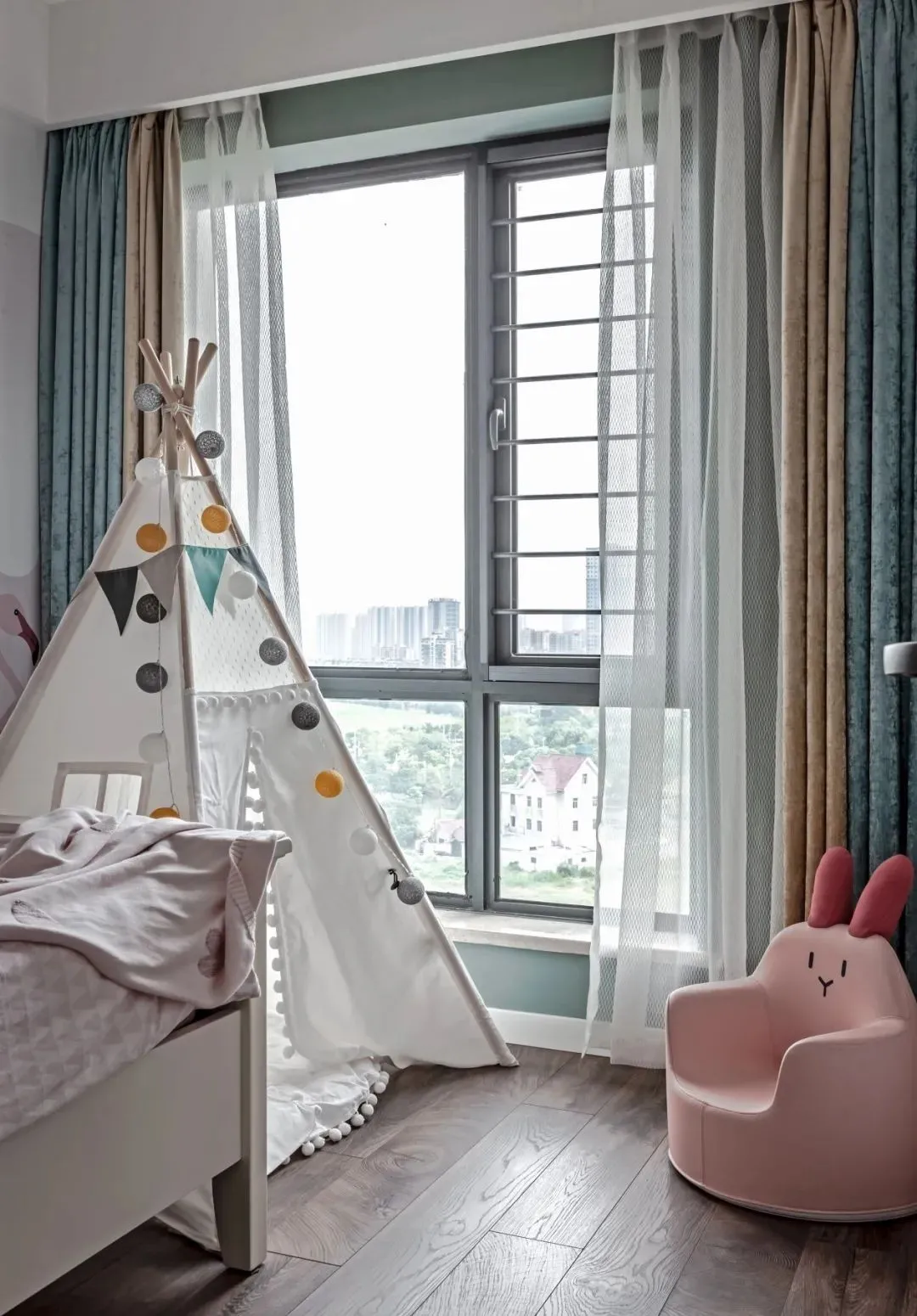 设计fan|141㎡美式轻奢风格新房装修，壁画背景墙优雅大气！