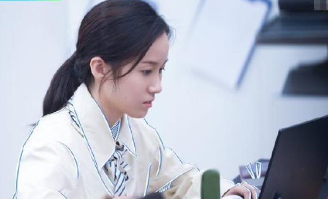 大学|医学女博士素颜被调侃“太丑”，同行表示真实，前后对比判若两人