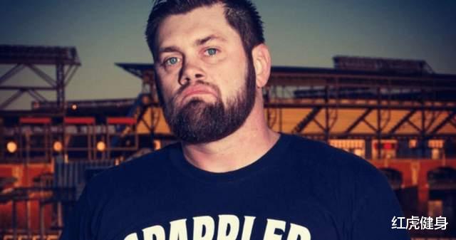 |前职业摔角明星吉米·瑞弗,因药物滥用截肢后去世,享年39岁