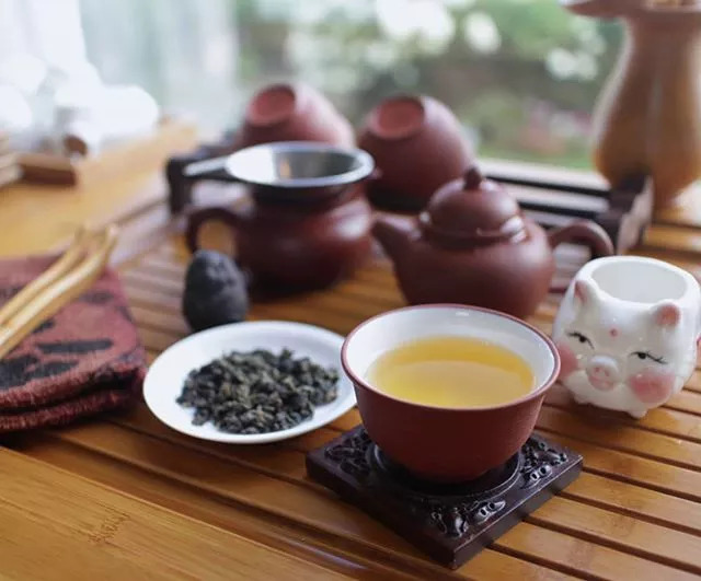 钱币|追壶人：好的紫砂壶含铁量高可以被吸铁石吸住？