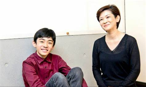 藤间斋|第一公子藤间斋：2岁时一句干巴爹爆红，却因父亲私生女沦为笑柄