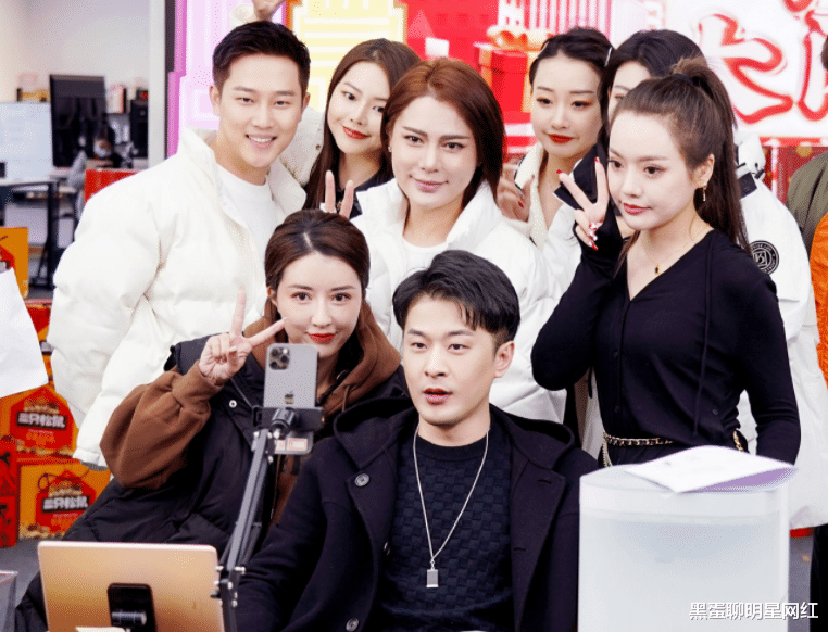 猫妹妹|辛巴女徒弟粉丝突破4000万，成为新任“网红一姐”，直播嚣张喊话