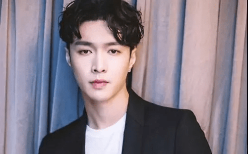 张艺兴|张艺兴险些步周立波后尘，幸亏黄渤及时制止，俩人关系“不一般”