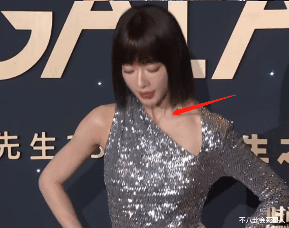 景甜|开年红毯来了！张雨绮一脸疲态，景甜大红唇，吴谨言干瘦冒青筋