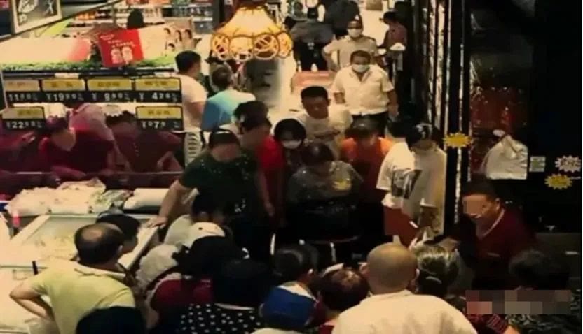 红团团医生LYNN “病好了我要杀他”，住院老太太一句话引发全网愤怒....