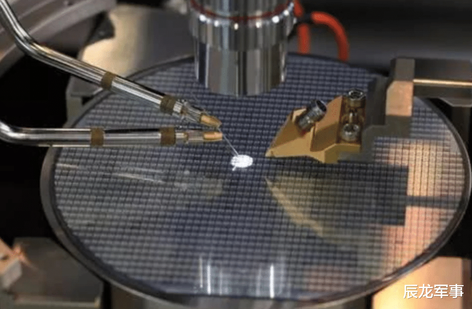 芯片|国产7纳米芯片问世,美企骂白宫连出臭棋,制裁华为砸自己金饭碗