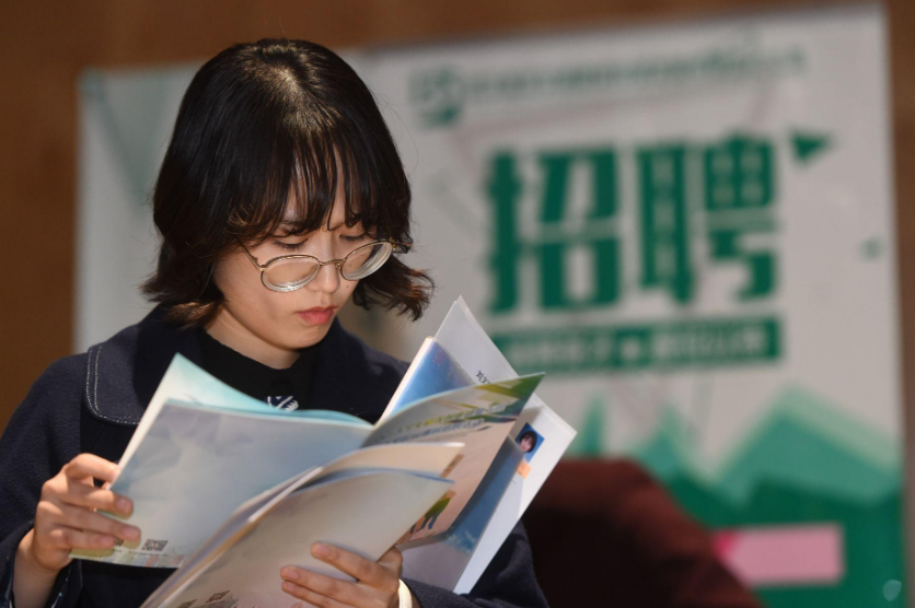 甘肃|中储粮公司扩大招聘，专科生也可报名，六险二金还免费食宿