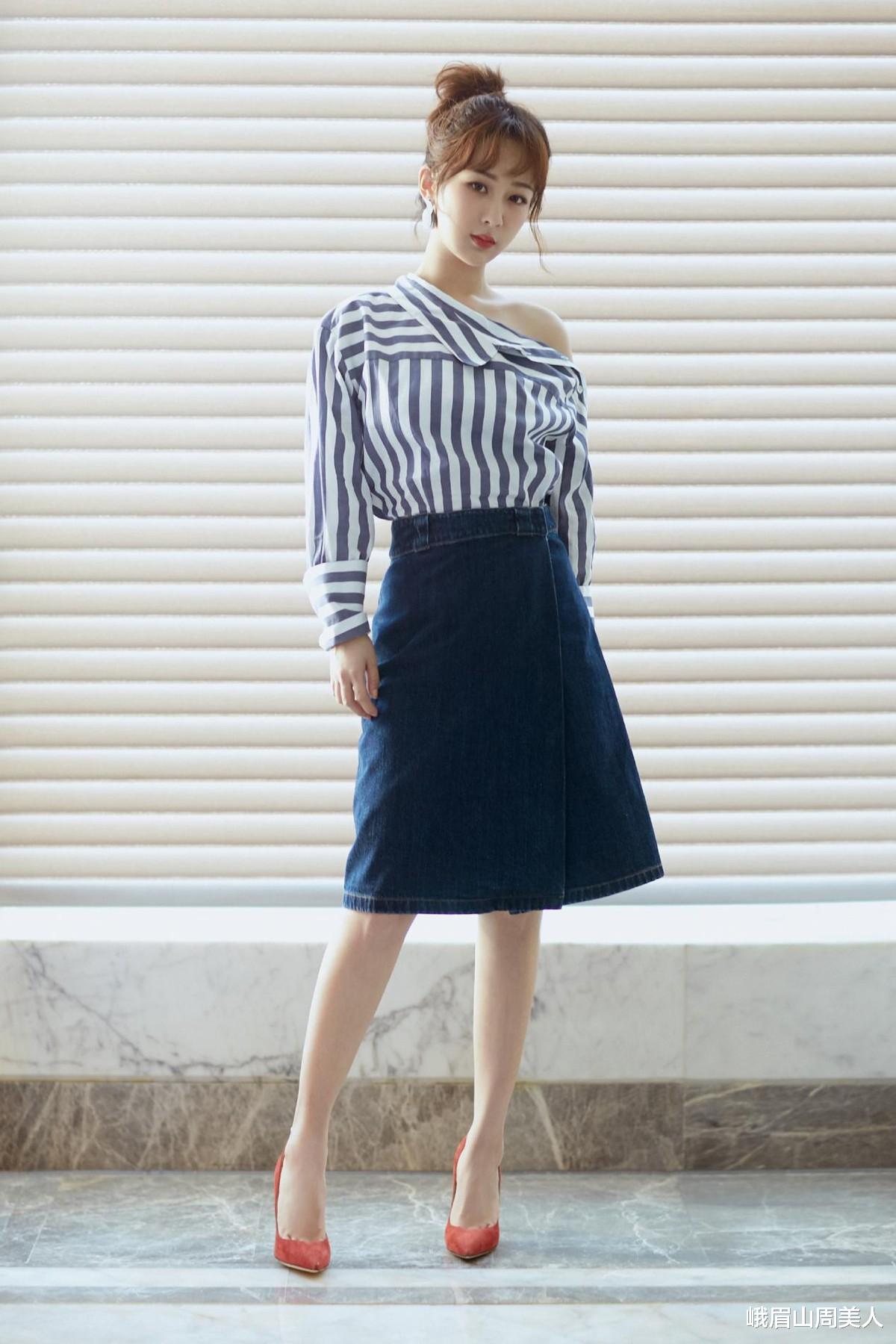 峨眉山周美人|杨紫带火了一种穿法叫：“衬衫+牛仔裙”，时尚减龄还特显瘦
