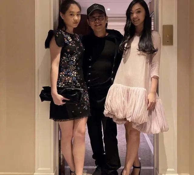 利智|利智全家福曝光，利智容颜不老，两个女儿一言难尽，李连杰娶对了