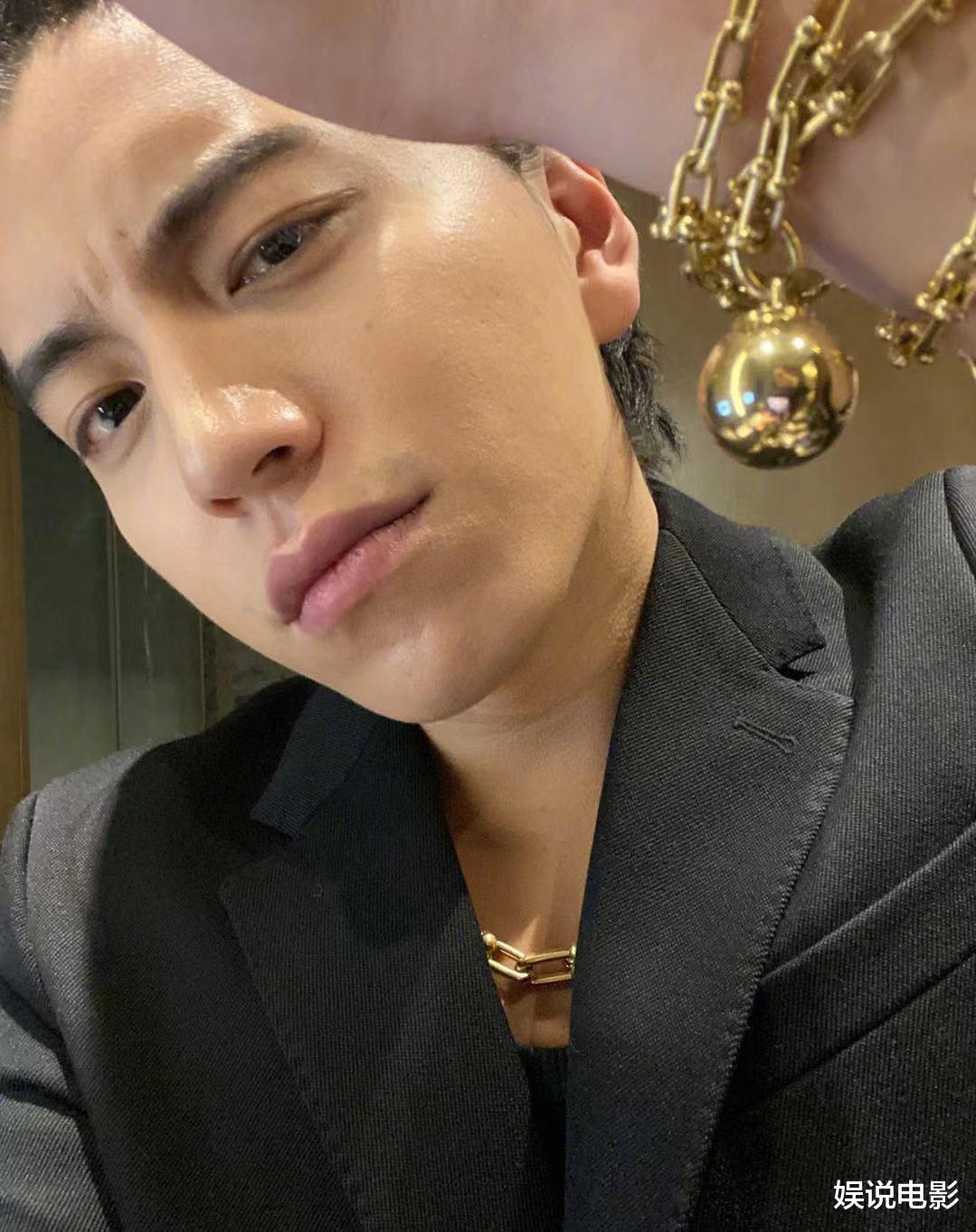 王大陆|蔡卓宜被曝探班王大陆，坐男方腿上撒狗粮，两人曾游雍和宫被拍