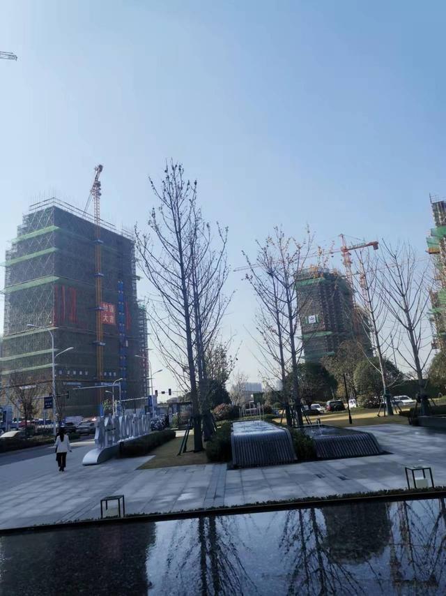 曼哈顿|合肥好多楼盘的售楼部，周末都没有看房的人，实在够冷清的