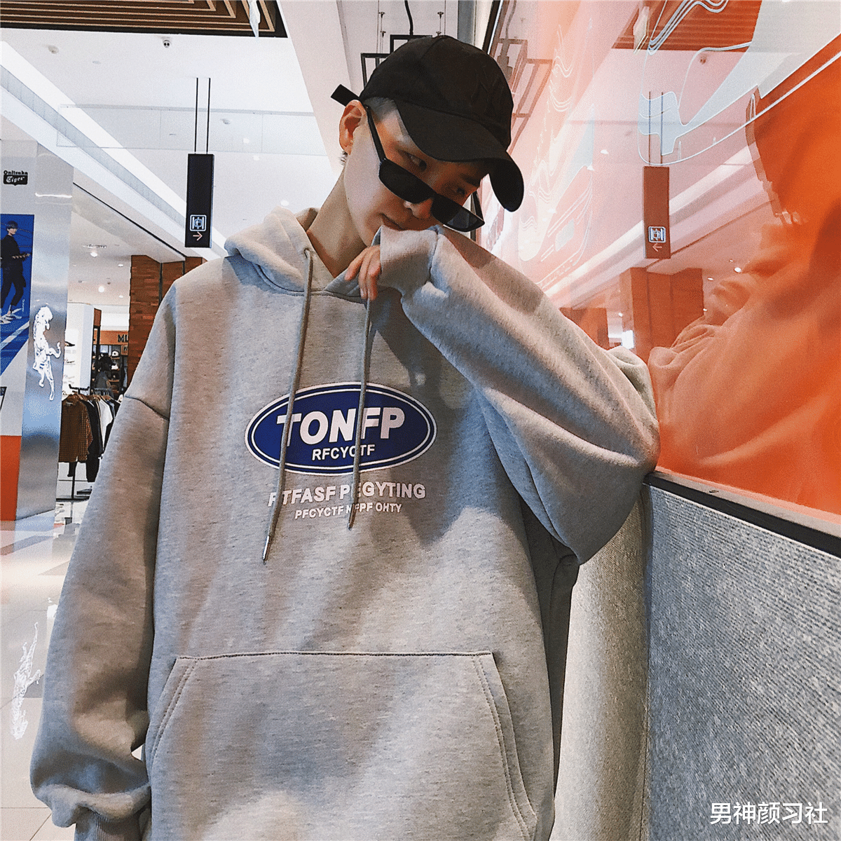 男神颜习社 丢掉毛衣和大衣，只有卫衣才能让90后的中年人“脱油”