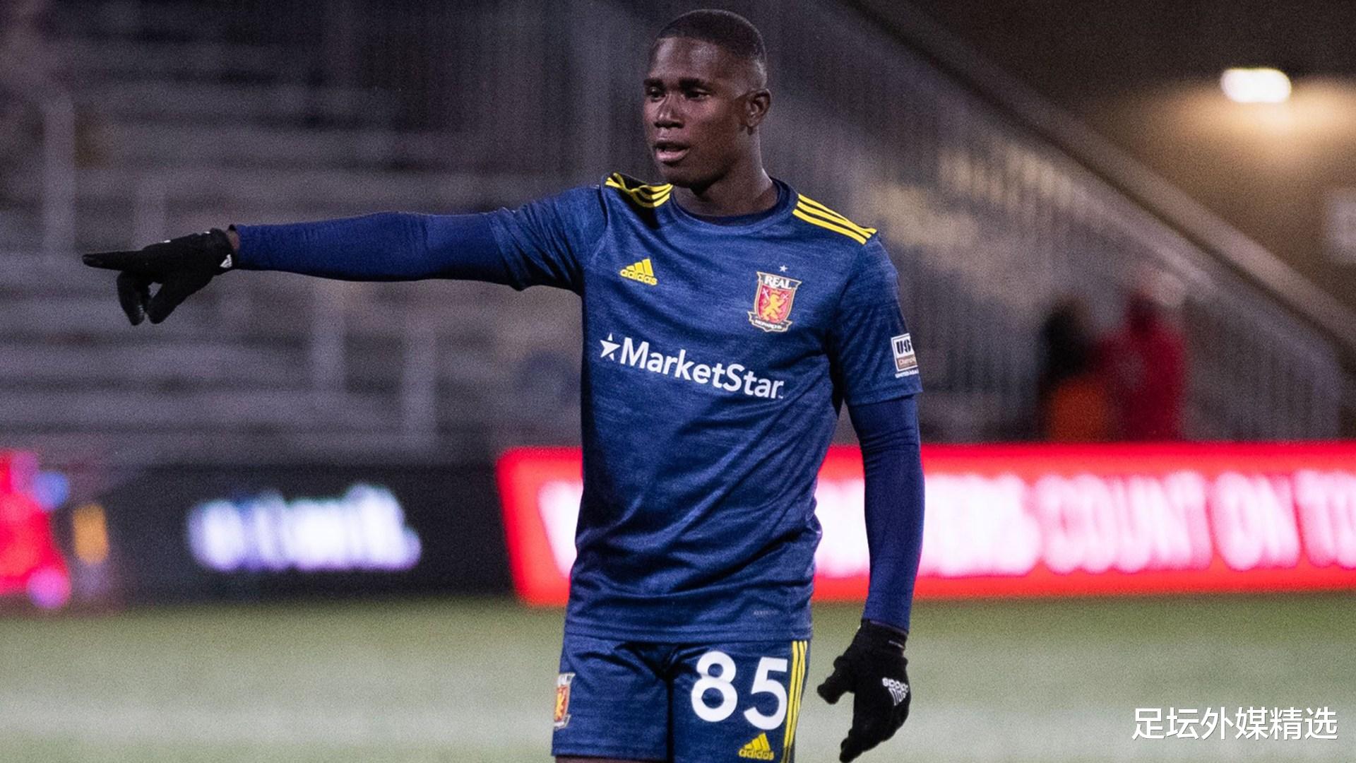 阿根廷队|15人：代表职业球队首秀的最年轻纪录