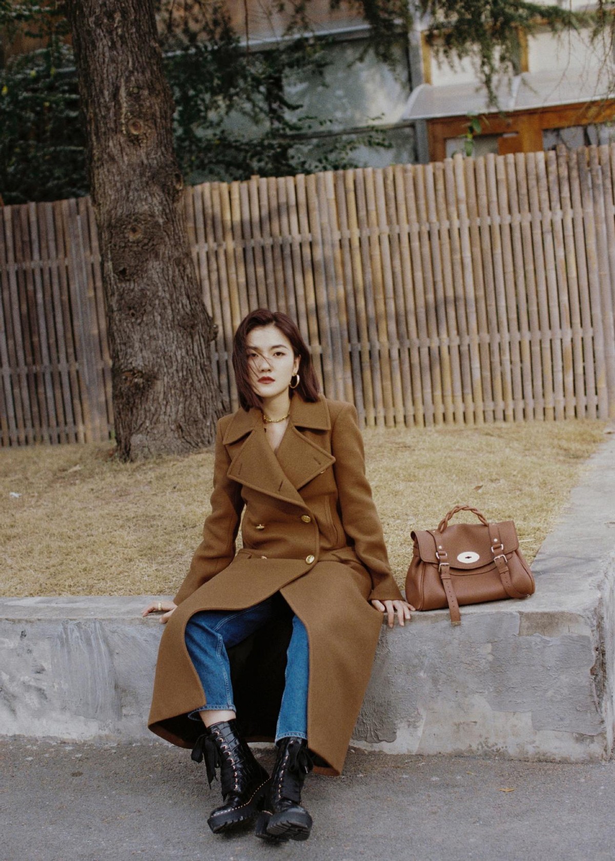 江南小蚂蚁 秋冬不知道怎么搭配，不如试试“长裤+短靴”，时髦干练还显利落