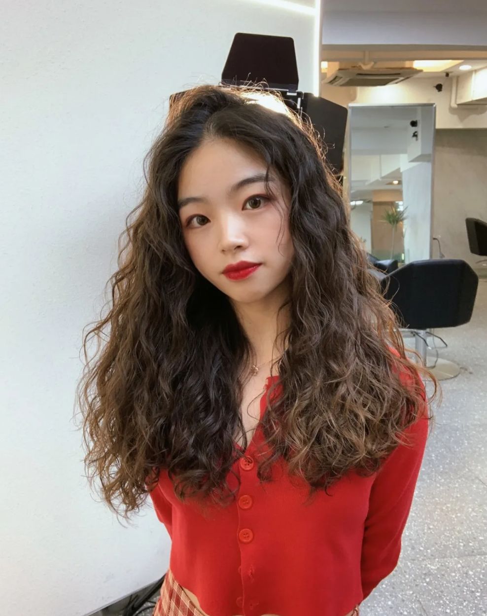 发型|2022发型怎么整？烫卷卷最洋气，好处多多不要错过