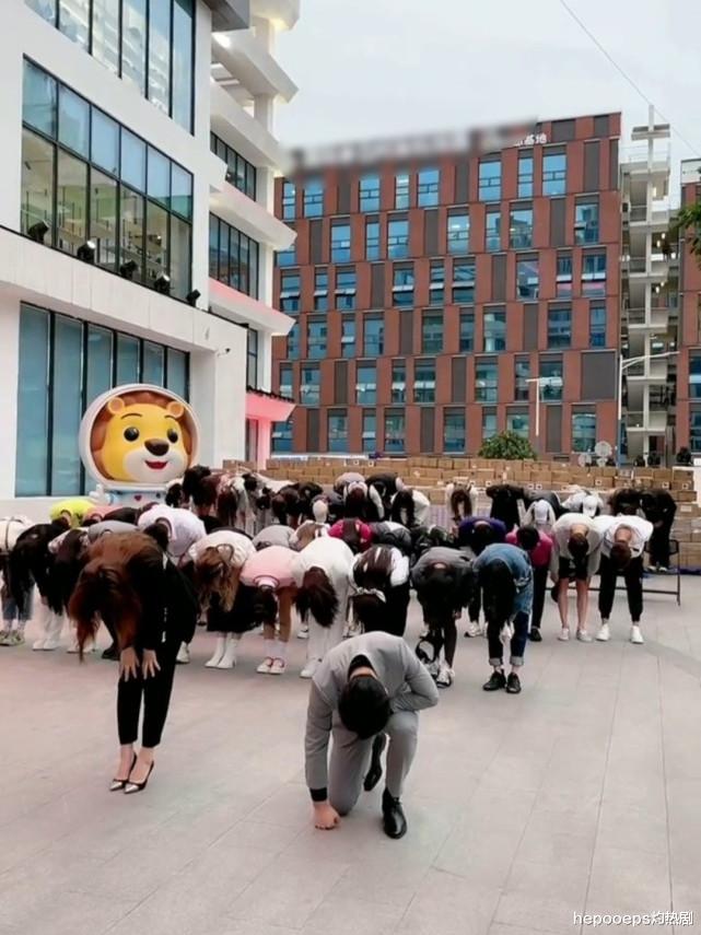 益叶春 辛巴复出闹太大,遭人民日报等官媒集体发声抵制:希望永久封停