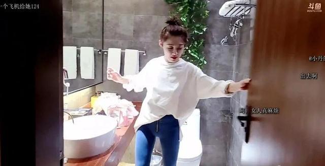 蓉儿|又又又一位漂亮小姐姐直播时，因为少儿不宜的内容，直接被封号，而她还在喊冤！