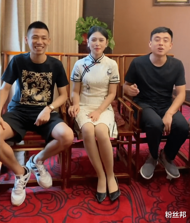 铁山靠|旭旭宝宝收到斗鱼“提醒”，删除与铁山靠合影，反思自己谨言慎行