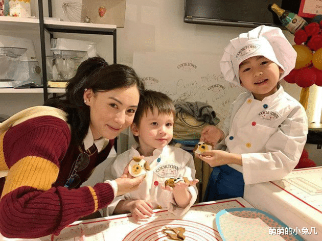 张柏芝|张柏芝曝三胎儿子近况，与哥哥关系最亲近，生父身份疑已曝光？